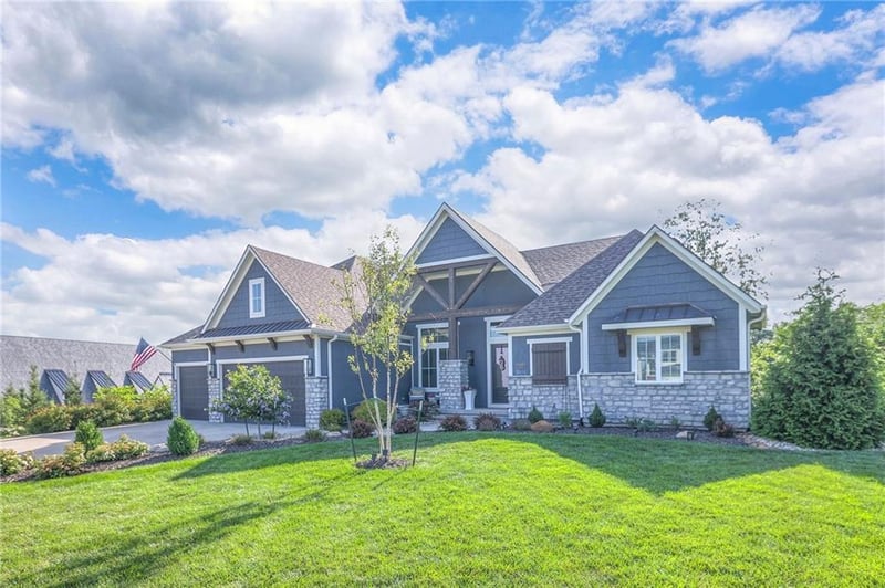 14 Buffalo Ridge Dr, Lake Winnebago, MO 64034