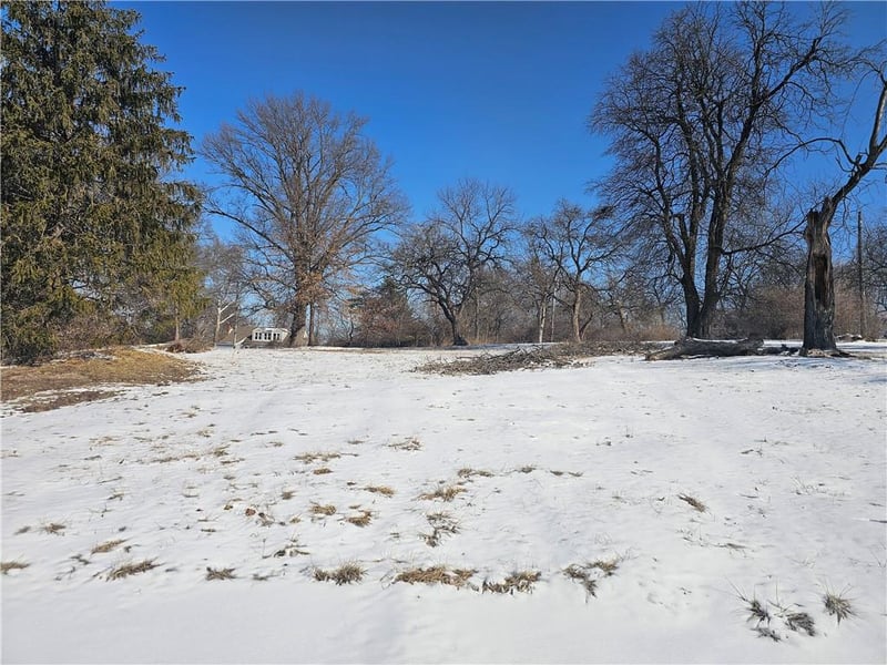 8449 Oldham Rd, Kansas City, MO 64138