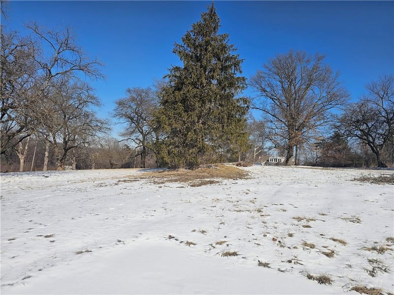 8449 Oldham Rd, Kansas City, MO 64138