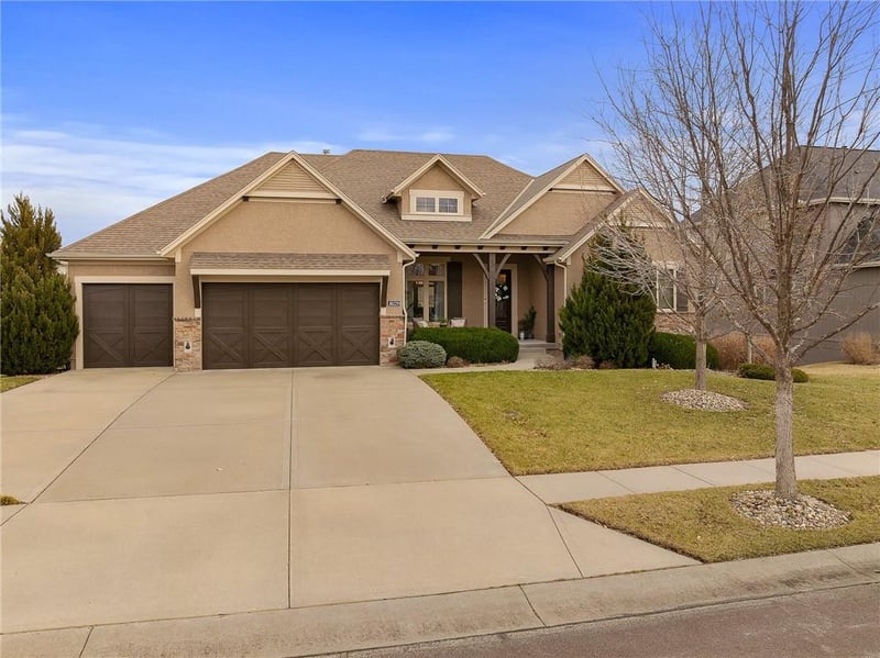 16129 Oakmont St, Overland Park, KS 66062