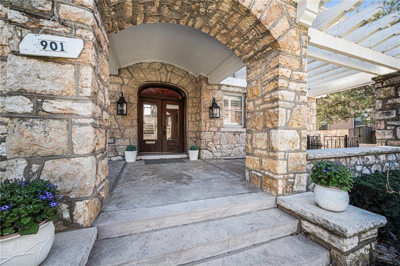 901 W 38th St, Kansas City, MO 64111