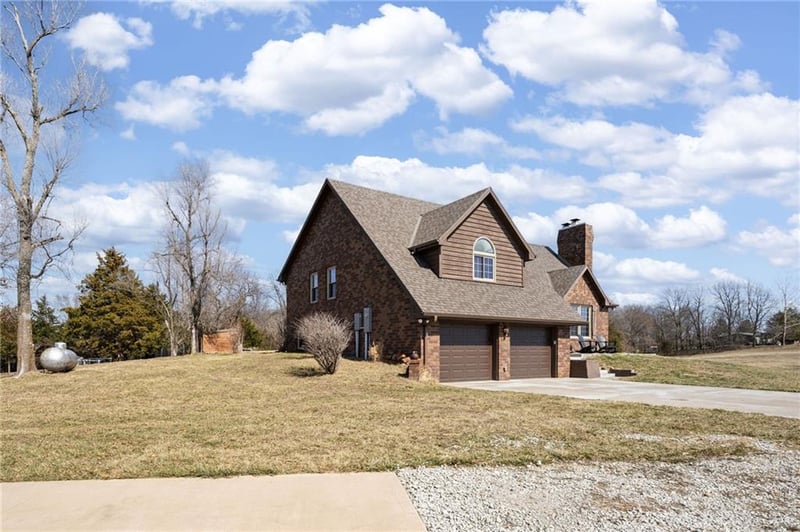 5587 SE Benner Lake Rd, Dearborn, MO 64439