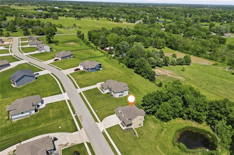 13413 Oakridge Dr, Kearney, MO 64060