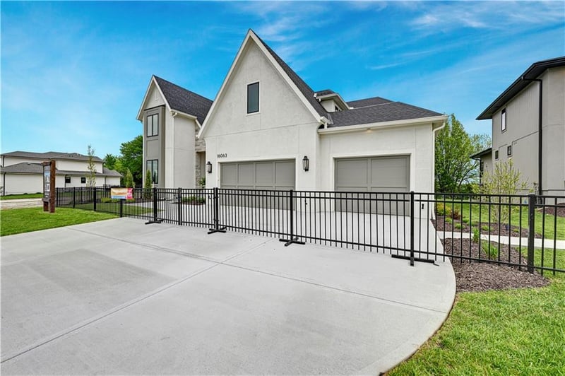 16063 Twilight Ln, Olathe, KS 66062