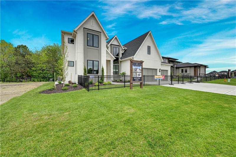16063 Twilight Ln, Olathe, KS 66062
