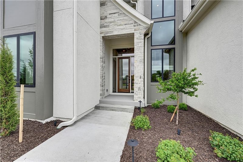 16063 Twilight Ln, Olathe, KS 66062