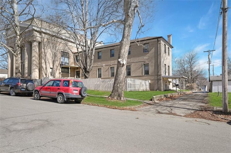 314 6th St, Leavenworth, KS 66048