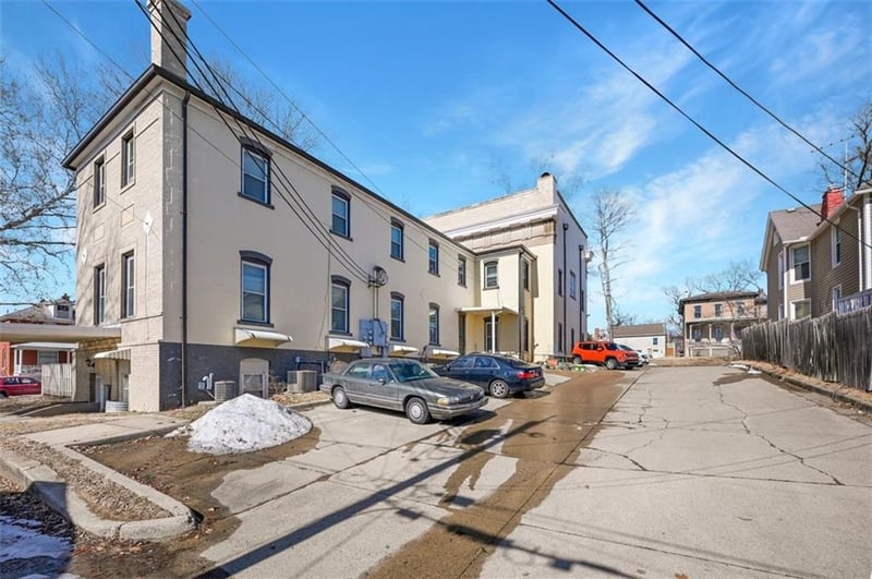 314 6th St, Leavenworth, KS 66048