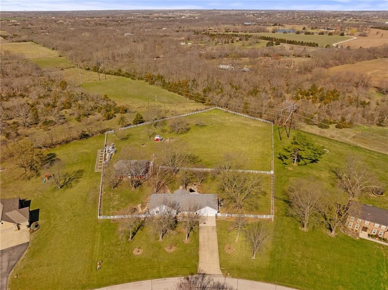 9452 W 193rd Ter, Bucyrus, KS 66013