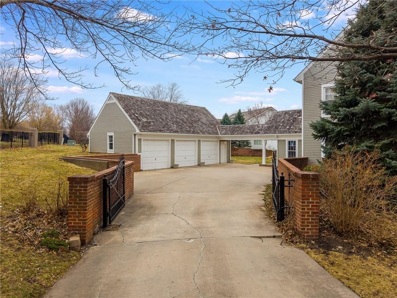 9627 N Bradford Ave, Kansas City, MO 64154