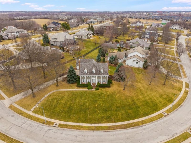 9627 N Bradford Ave, Kansas City, MO 64154