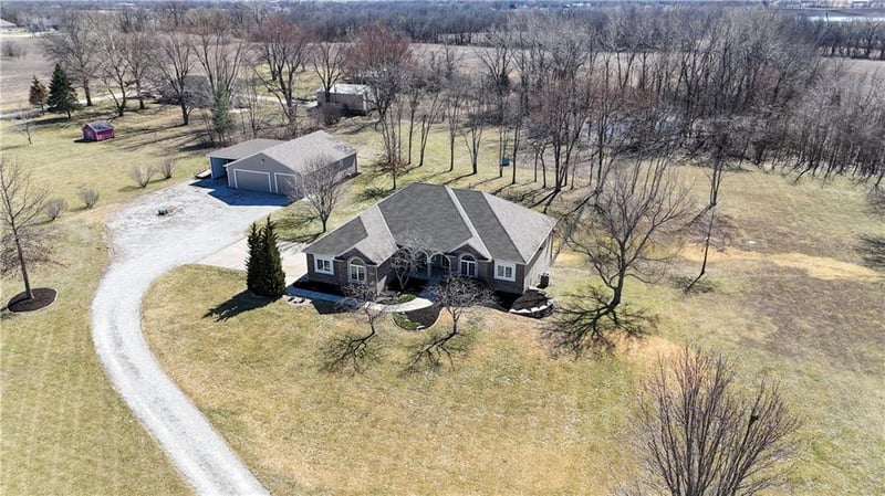 10501 E 227th St, Peculiar, MO 64078