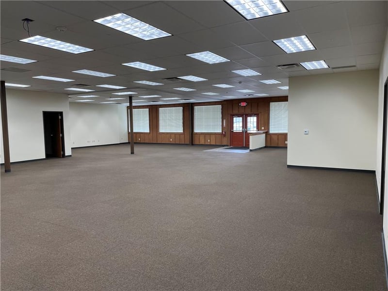 12819 Country Place Dr, Country Club, MO 64505