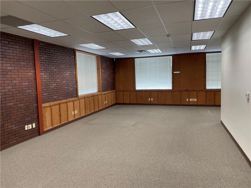 12819 Country Place Dr, Country Club, MO 64505