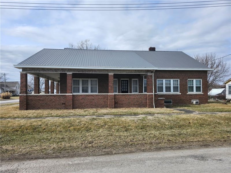 207 4th St, Braymer, MO 64624