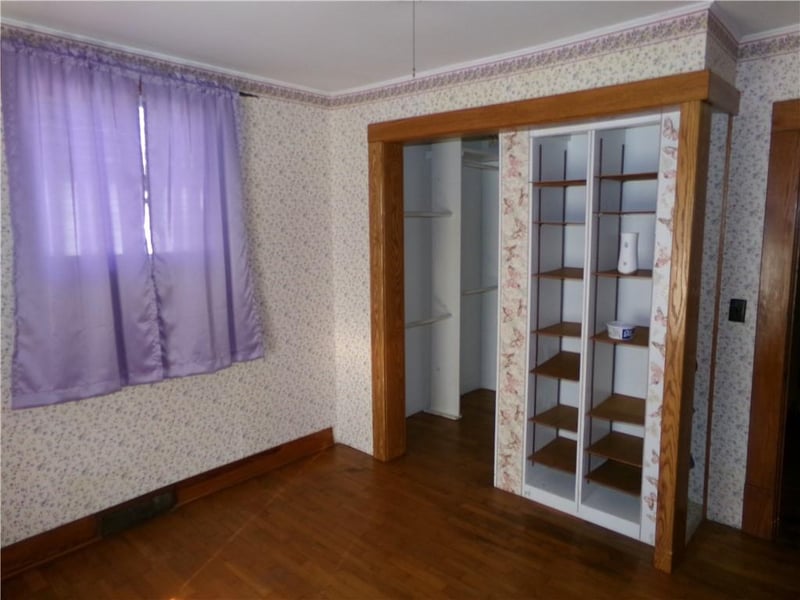 211 Elm St, Iola, KS 66749