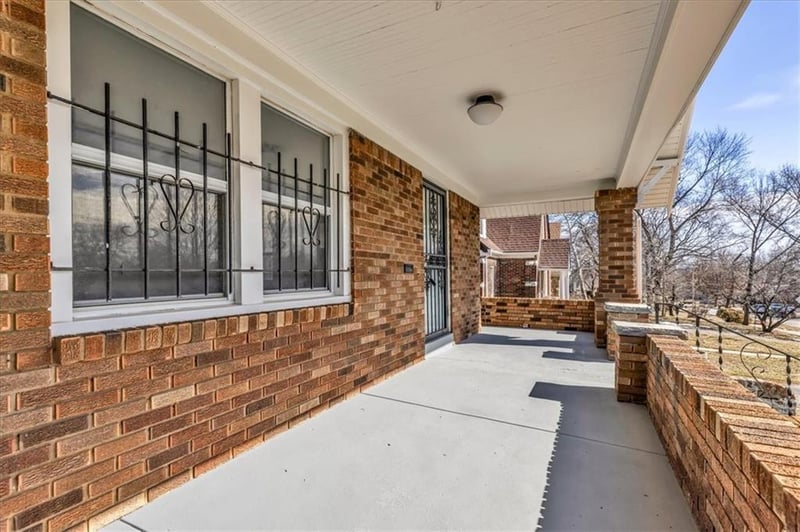 1122 76th St, Kansas City, MO 64131