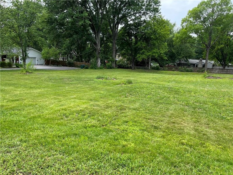 10036 Mission Rd, Overland Park, KS 66207