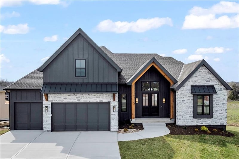 1812 Lashbrook Cir, Lee's Summit, MO 64086