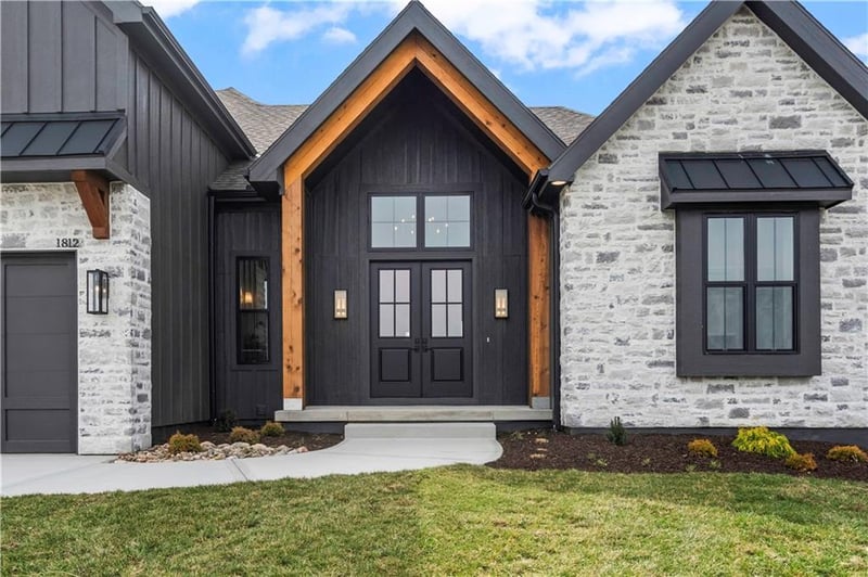 1812 Lashbrook Cir, Lee's Summit, MO 64086