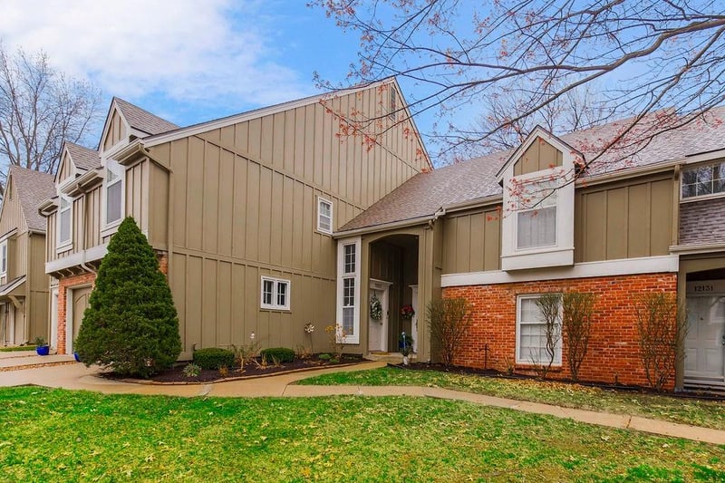 12127 Hayes St, Overland Park, KS 66213
