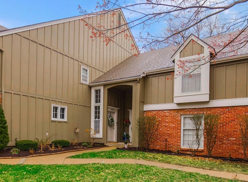 12127 Hayes St, Overland Park, KS 66213