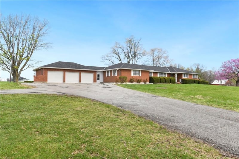 24800 Milton Thompson Rd, Lee's Summit, MO 64086