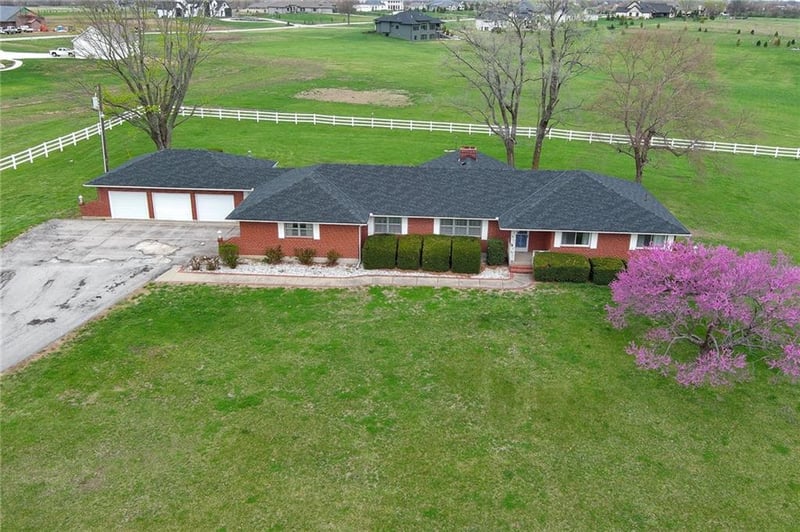 24800 Milton Thompson Rd, Lee's Summit, MO 64086