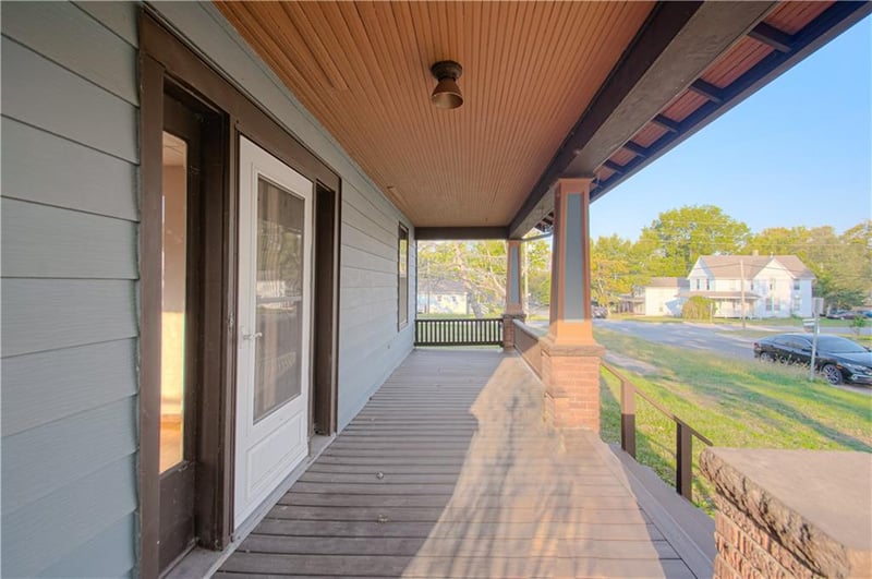107 Shawnee St, Paola, KS 66071