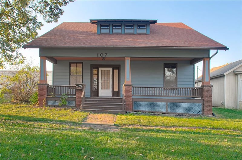 107 Shawnee St, Paola, KS 66071