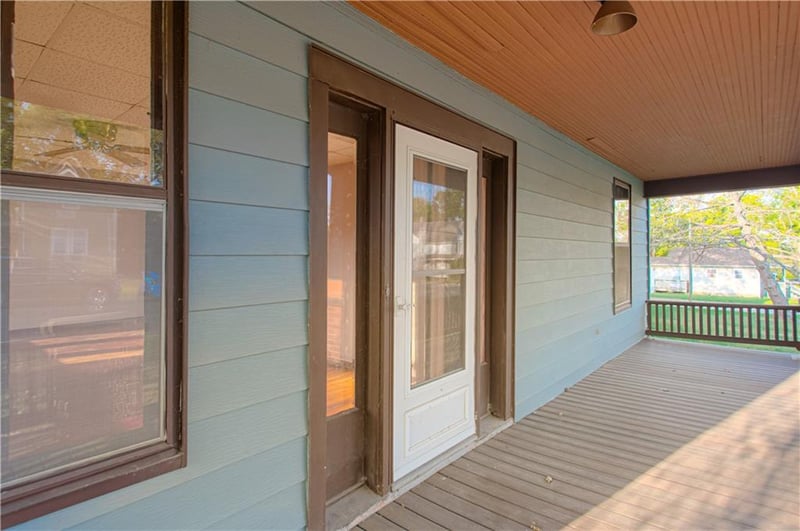 107 Shawnee St, Paola, KS 66071