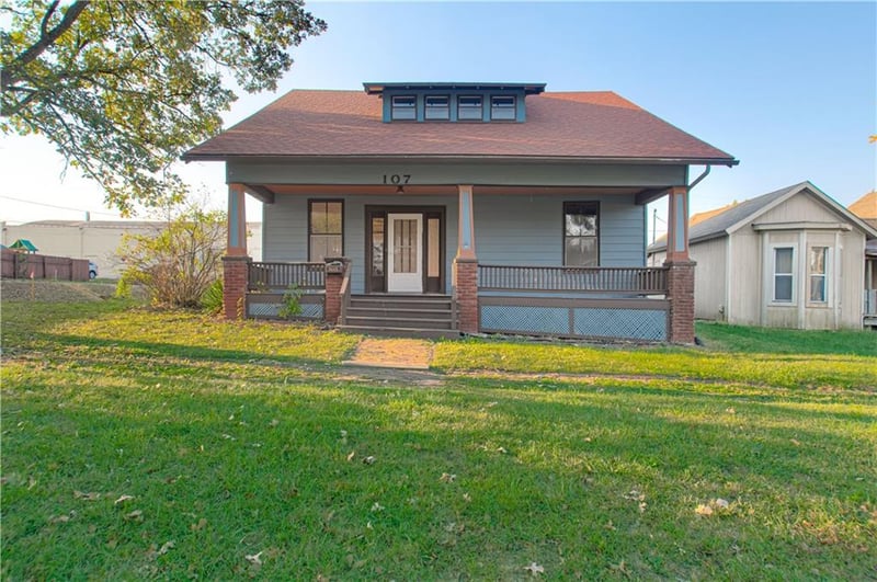 107 Shawnee St, Paola, KS 66071