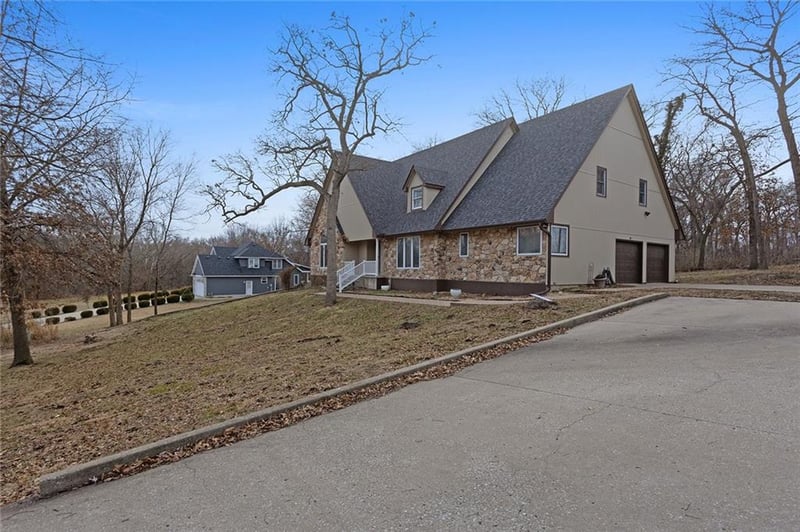 26051 Forest Ridge Rd, Sedalia, MO 65301