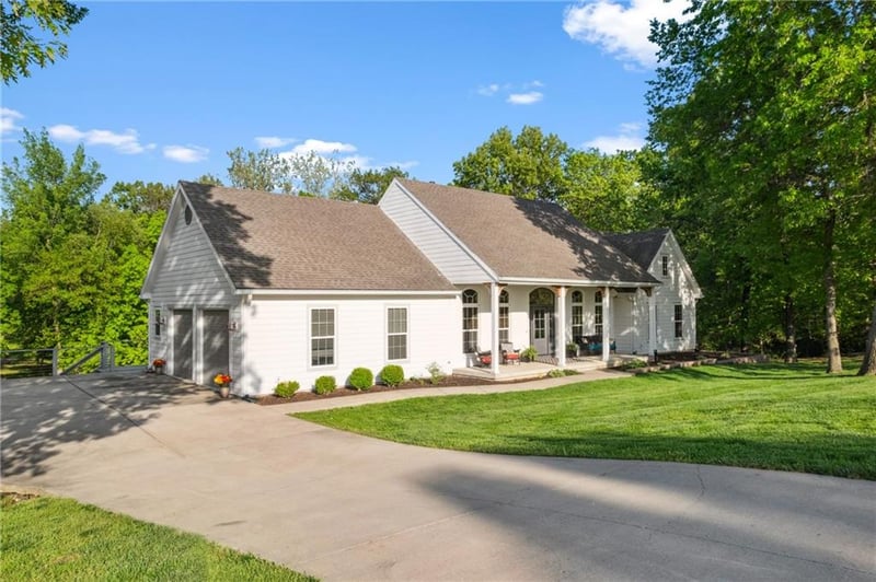 7755 Bridle Parc Ln, Kansas City, MO 64152