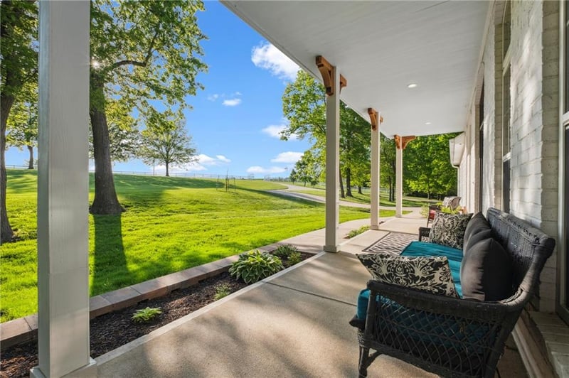 7755 Bridle Parc Ln, Kansas City, MO 64152