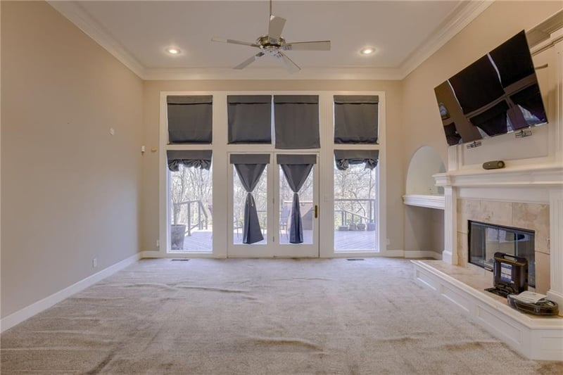 4401 N Mulberry Dr, Kansas City, MO 64116