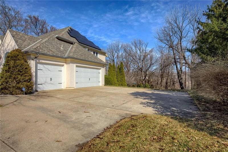 4401 N Mulberry Dr, Kansas City, MO 64116