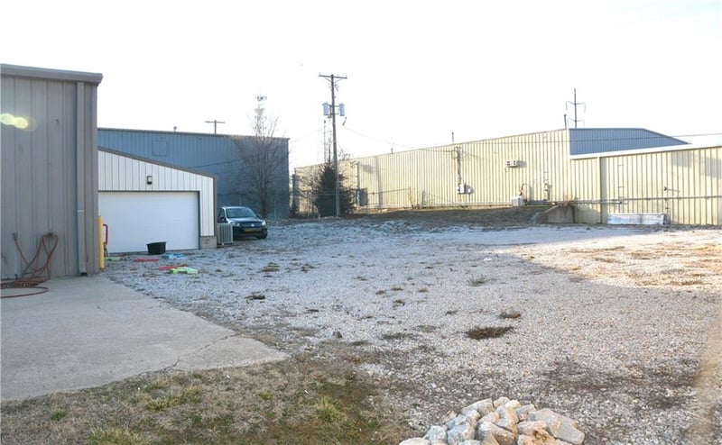 2929 Us Highway 40 Hw, Blue Springs, MO 64015