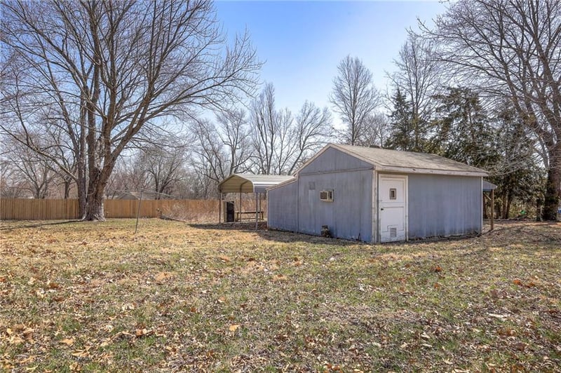 West Walnut St, Cleveland, MO 64734