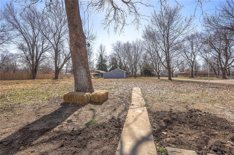 West Walnut St, Cleveland, MO 64734