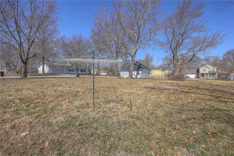West Walnut St, Cleveland, MO 64734