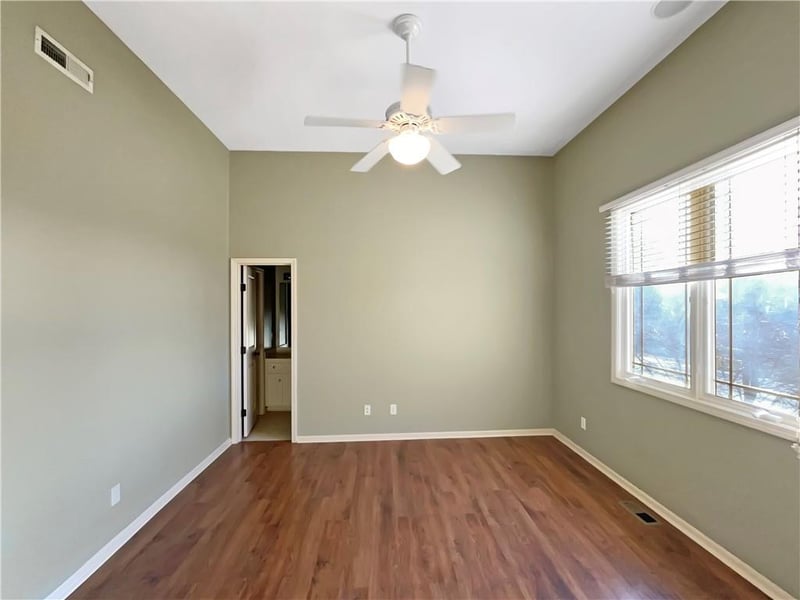 2300 Silver Spring Ln, Lee's Summit, MO 64086