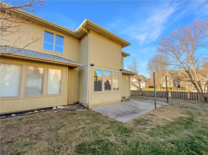 2300 Silver Spring Ln, Lee's Summit, MO 64086