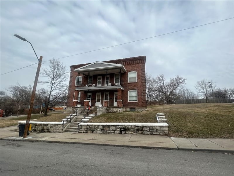 1009-1011 Brooklyn Ave, Kansas City, MO 64127