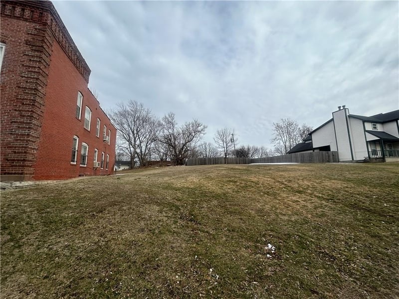 1009-1011 Brooklyn Ave, Kansas City, MO 64127