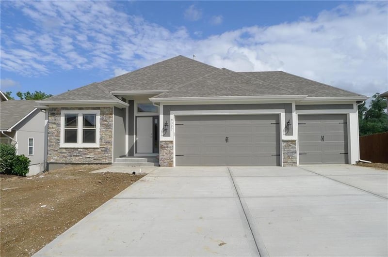 11440 N Auburndale Cir, Kansas City, MO 64157