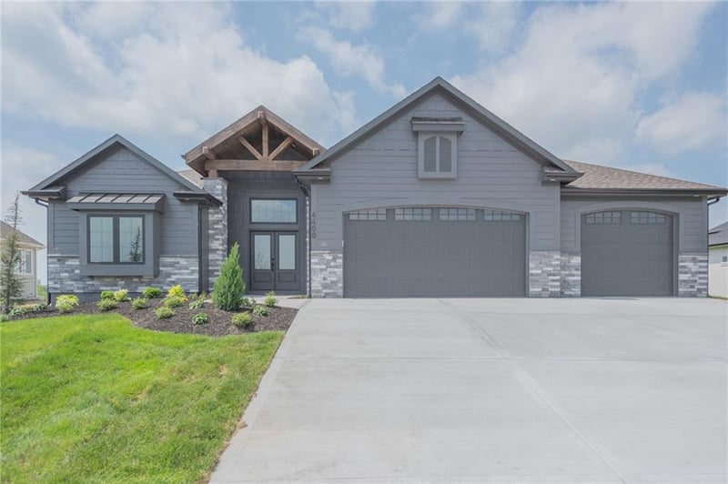 4151 Lake Shore Dr, Basehor, KS 66007
