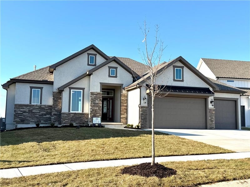 13025 174th Pl, Overland Park, KS 66221