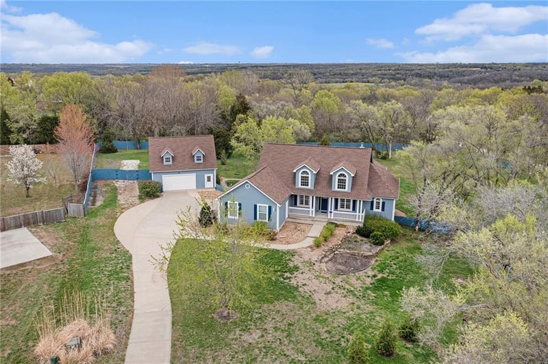 9875 Pin Oak Cir, De Soto, KS 66018