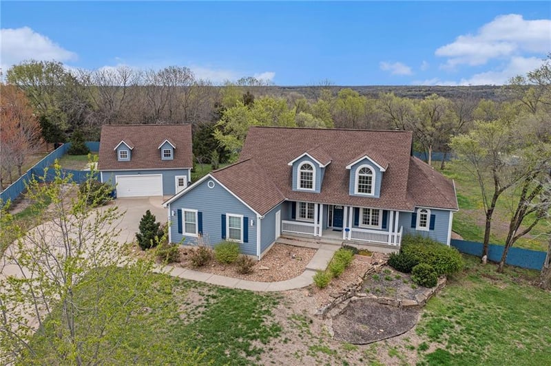 9875 Pin Oak Cir, De Soto, KS 66018